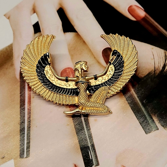 Vintage Egyptian Revival Ancient Goddess Ma'at Enamel Gold Brooch - Picture 11 of 11